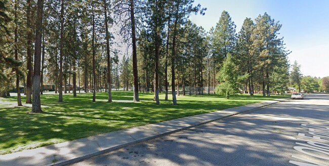 Building Photo - Delightful 2 Bed, 2 Bath Duplex near River...