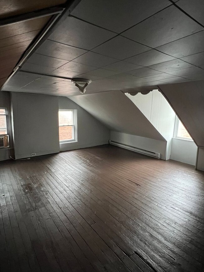 Building Photo - 635 Manor St