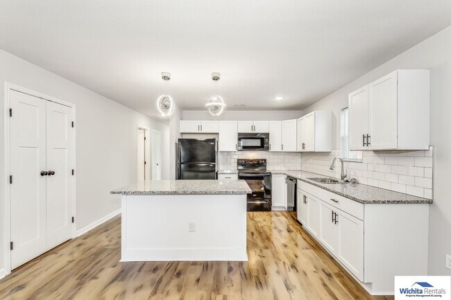 Building Photo - Newer construction 3 bedroom 2 bath **Move in Special - 1/2 off first months rent**