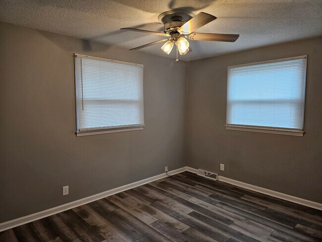 Building Photo - Coming SOON! 4 Bedroom with 2 living rooms! 1.5 Bath near Dover Rd!