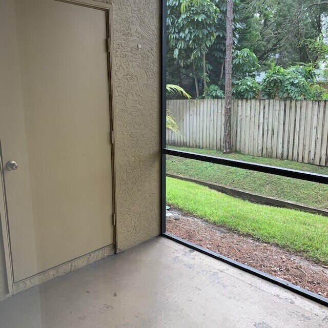 Building Photo - Two BD/1 Bath  Gated Pool Cmmunity Largo FL