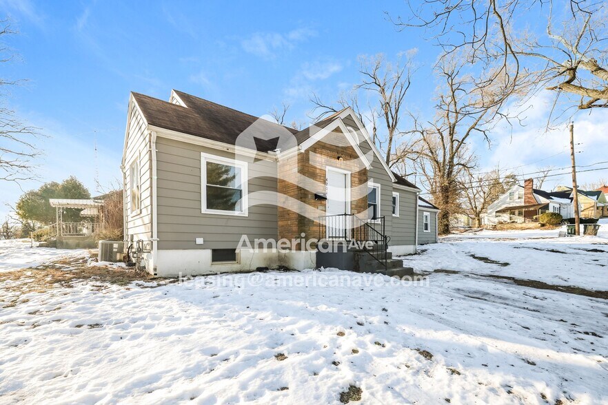 Building Photo - 4204 Sylvan Dr