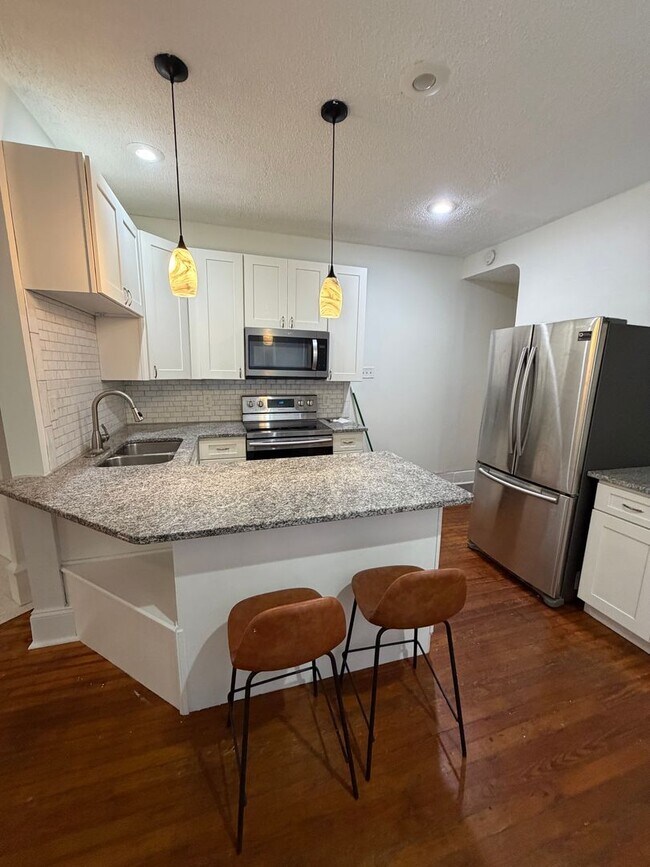 Building Photo - Charming 2 Bed, 2 Bath Home Near German Vi...