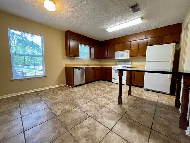 Building Photo - Lakewood Commons K205