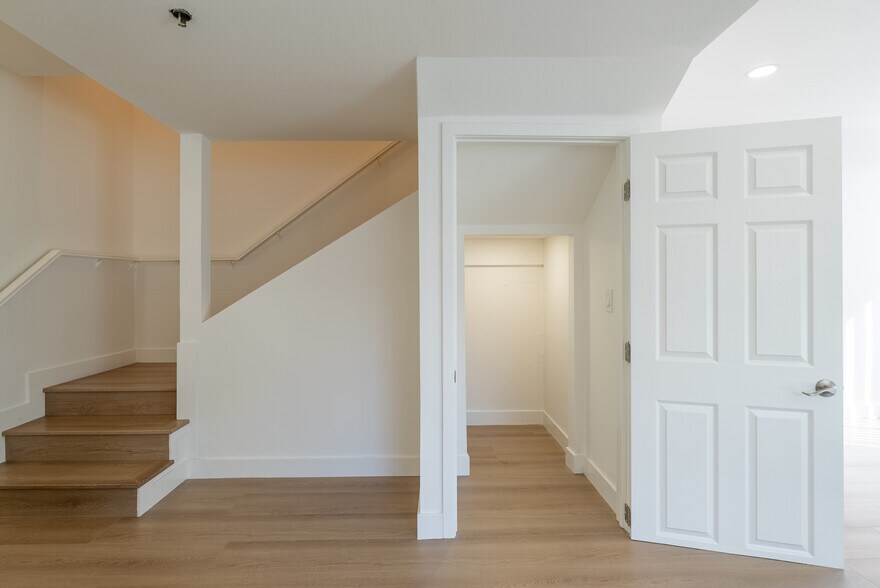 Building Photo - 123 S Roosevelt Ave