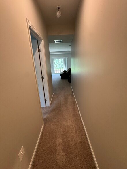 Building Photo - 2081 Elm Tree Ct