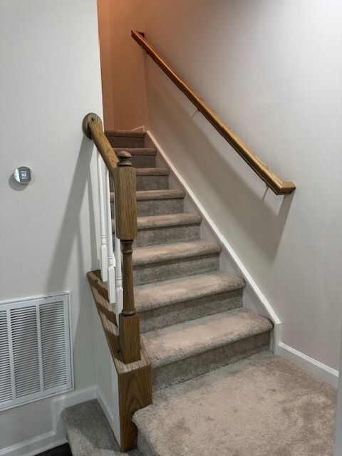 Building Photo - End unit 4 bedroom townhome!