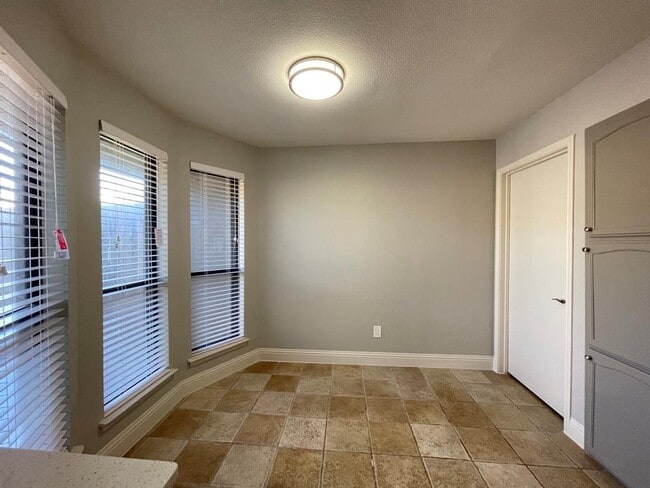 Building Photo - 2217 Roman Ct