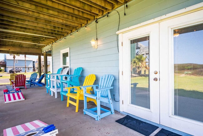 Building Photo - 165 Beach View