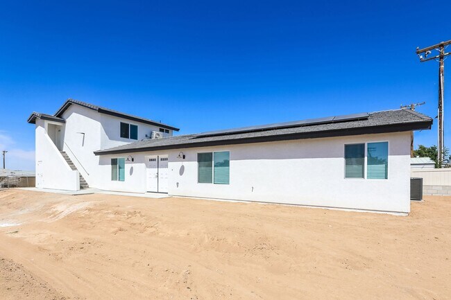 Building Photo - Spacious 3BR/2BA Home with Open Floor Plan, Garage & Washer/Dryer