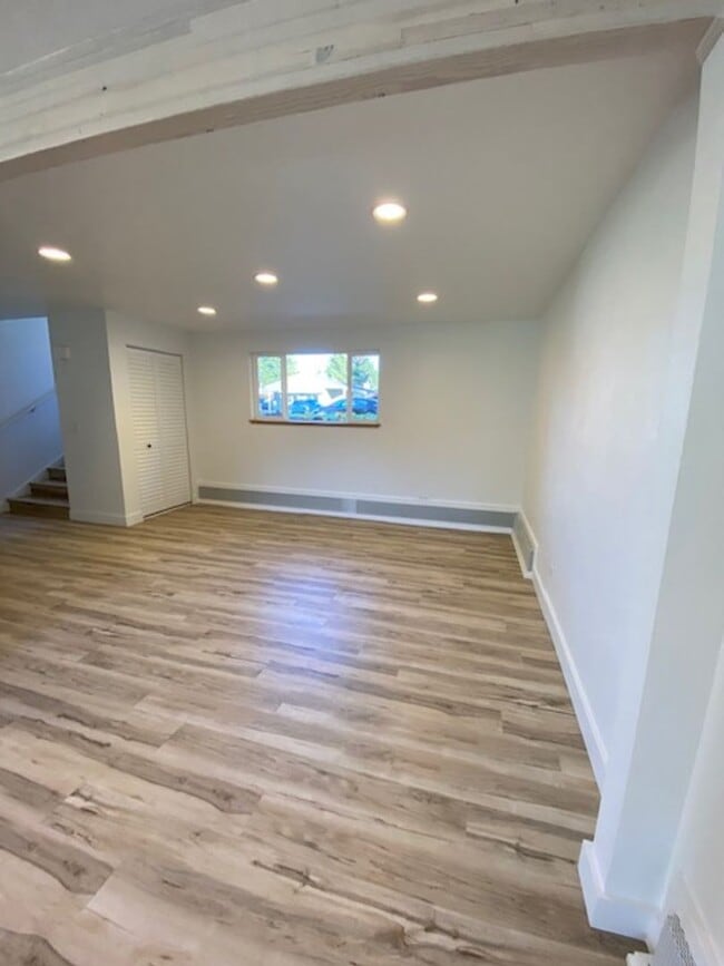 Building Photo - 107