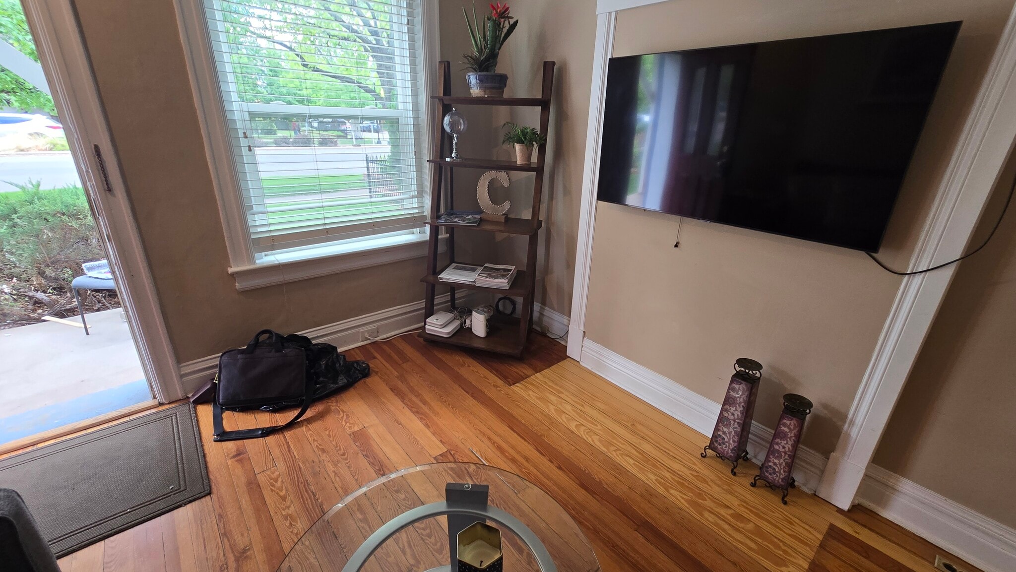 Living room - 210 S Logan St