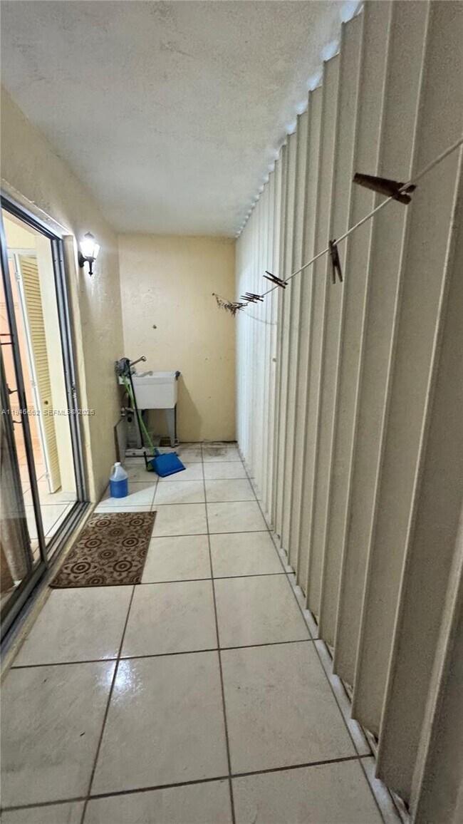 Building Photo - 160 NE 203rd Terrace