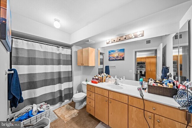 Building Photo - 631 D St NW