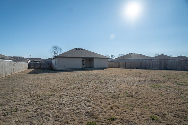 Building Photo - 3 Bedroom 2 Bathroom Home in  Farmington, AR!!!