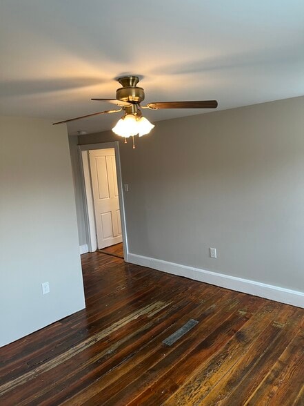 Building Photo - 735 Weverton Rd