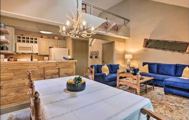 Building Photo - Charming 2BR Townhome in Lake Harmony