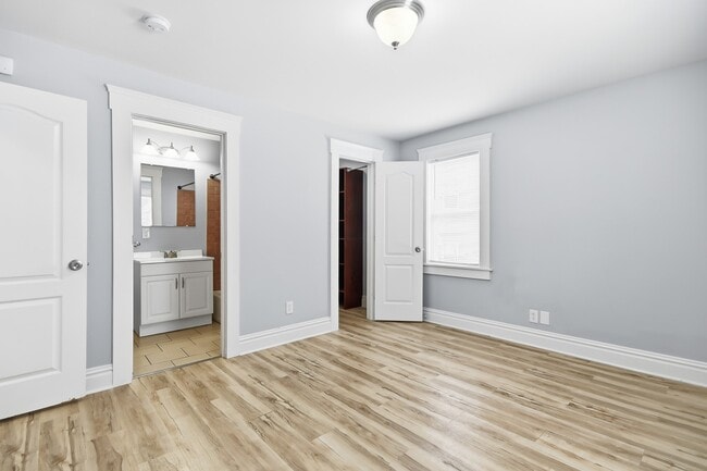 Building Photo - 7148 Kensington Ave