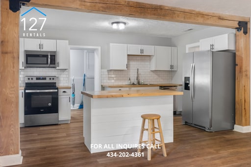 Building Photo - Two Bedroom Two Bath Single Family Home