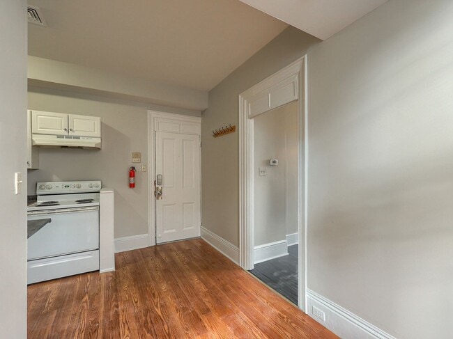 Building Photo - 1006 N 3rd St