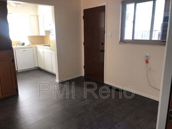 Building Photo - 2780 Lakeside Dr