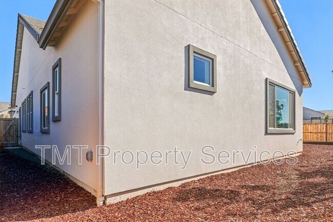 Building Photo - 1007 Bridger Dr