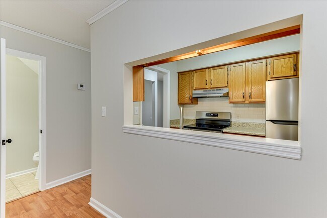 Building Photo - 208 W Buena Vista Ave