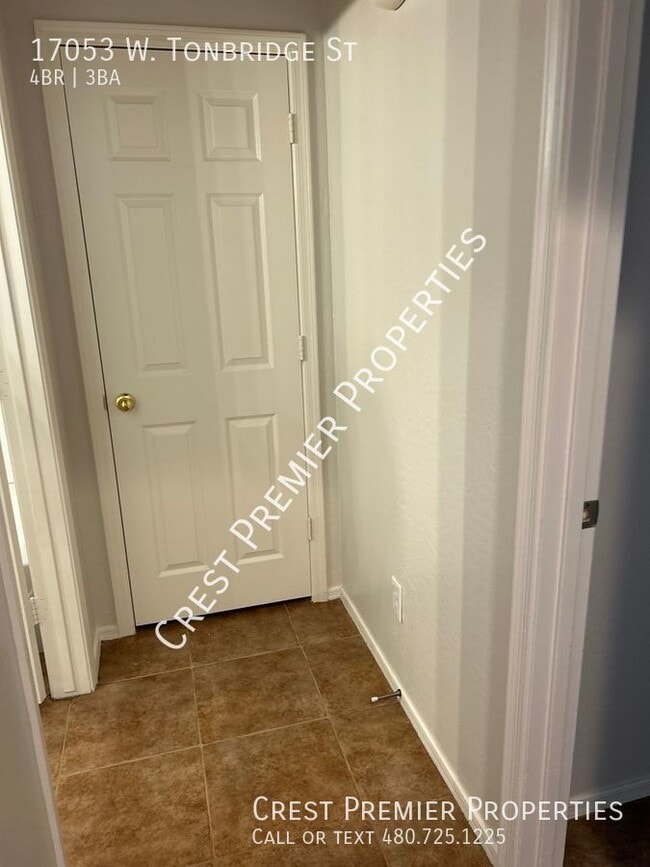 Building Photo - 17053 W Tonbridge St