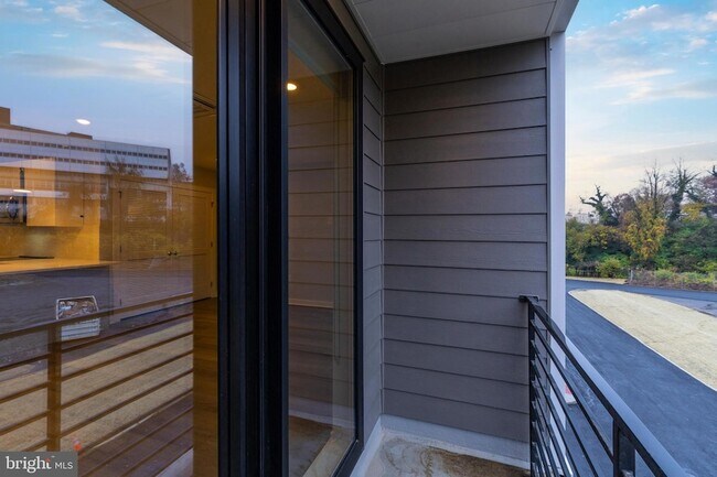 Building Photo - 3449 Scotts Ln