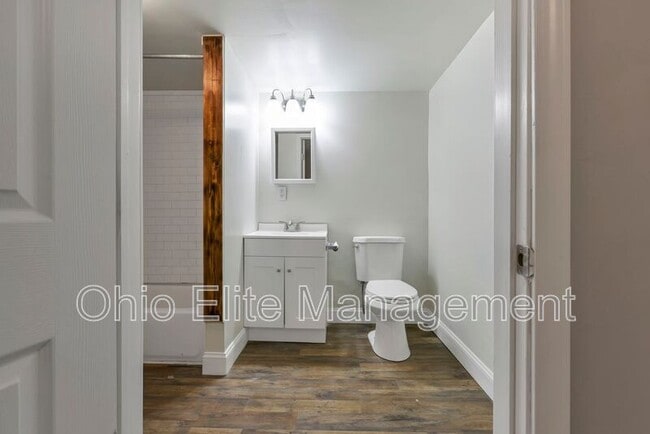 Building Photo - 85 1/2 S Wheatland Ave