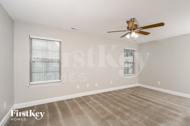 Building Photo - 5601 Marblehead Dr