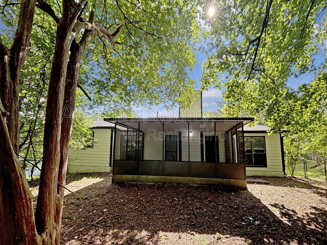 Building Photo - 9032 Gardener Dr