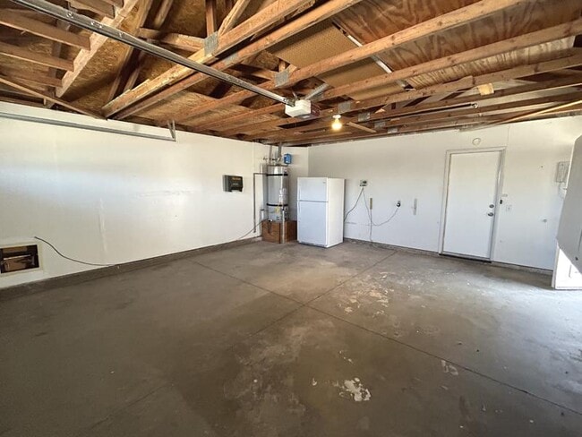 Building Photo - 13635 Elm St