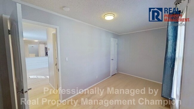 Building Photo - 2 BD/2 BA Home w/Open Main Living Area and Split Bedrooms