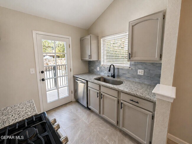 Building Photo - 11409 Chickasaw Dr
