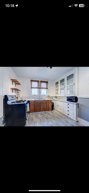 Building Photo - 477 Maplewood Ave