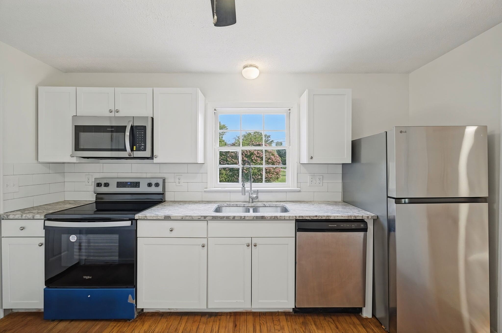 Building Photo - 300 Marlin Dr