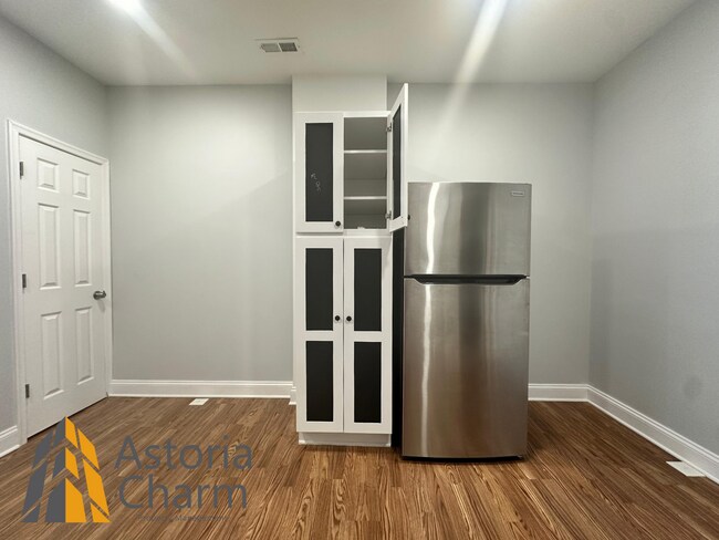 Building Photo - Updated 2 Bedroom 1.5 Bath Home with Deck,...
