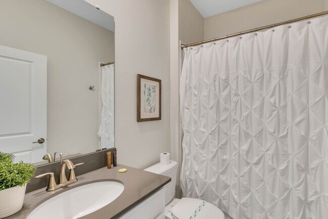 Building Photo - 2831 Bookmark Dr