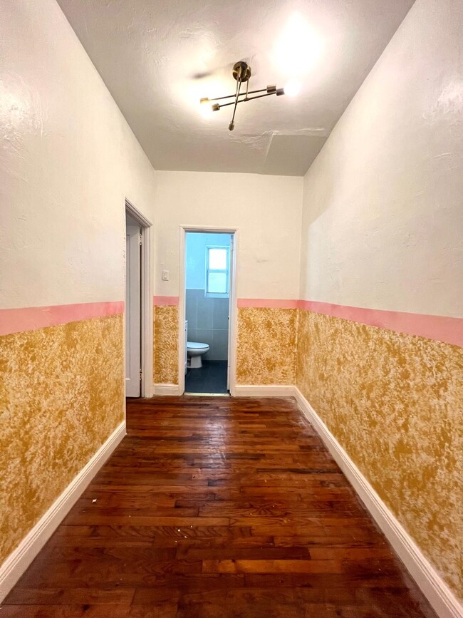 JUNIOR BEDROOM - Lincoln Road Apartments