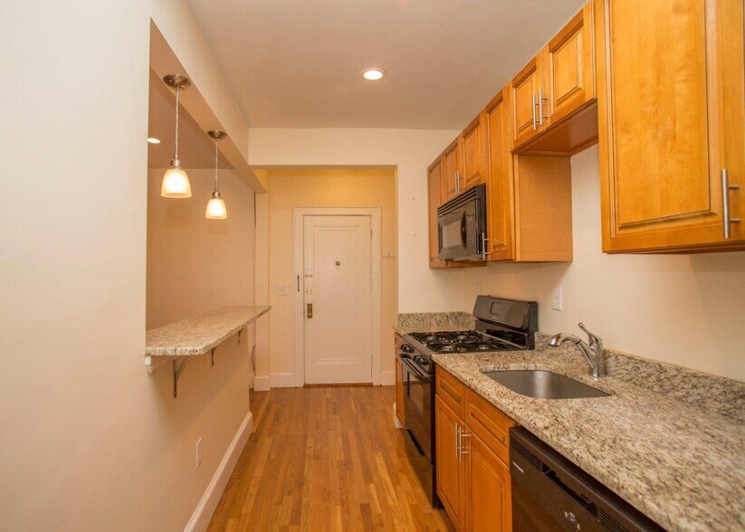 Building Photo - 136 Highland Ave