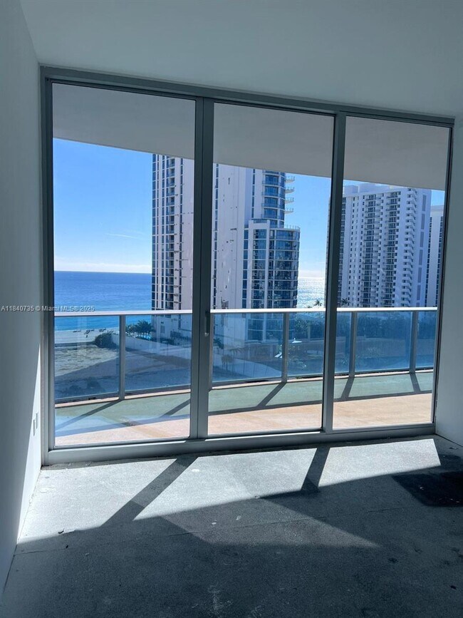 Building Photo - 17550 Collins Ave