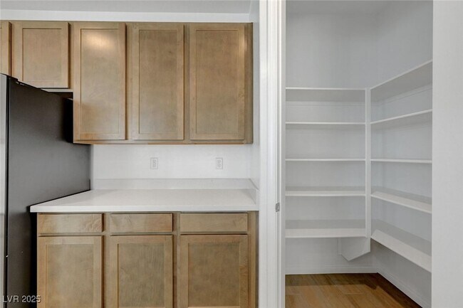 Building Photo - 9885 Angel Valley Dr