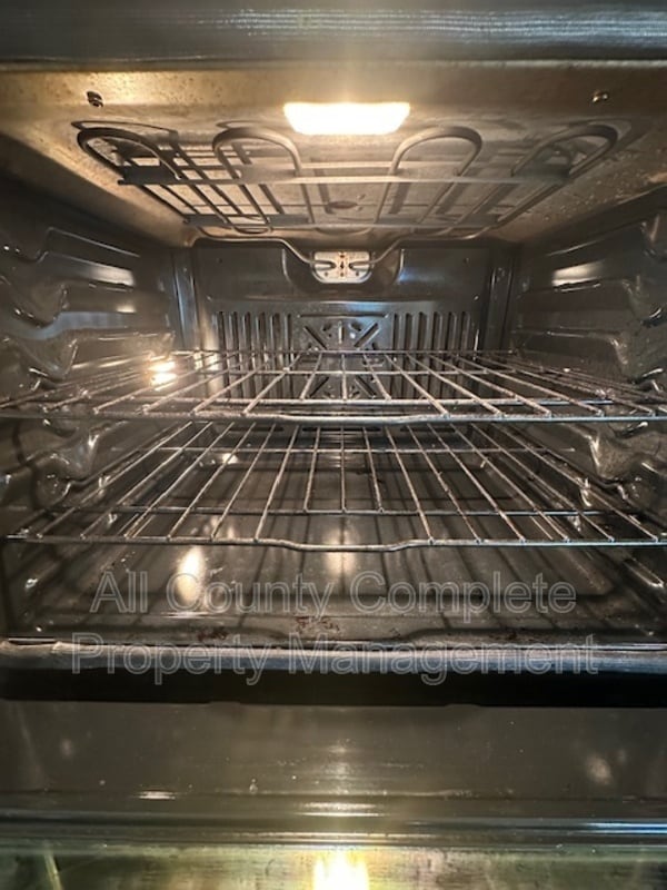 Building Photo - 738 W Kings College Dr