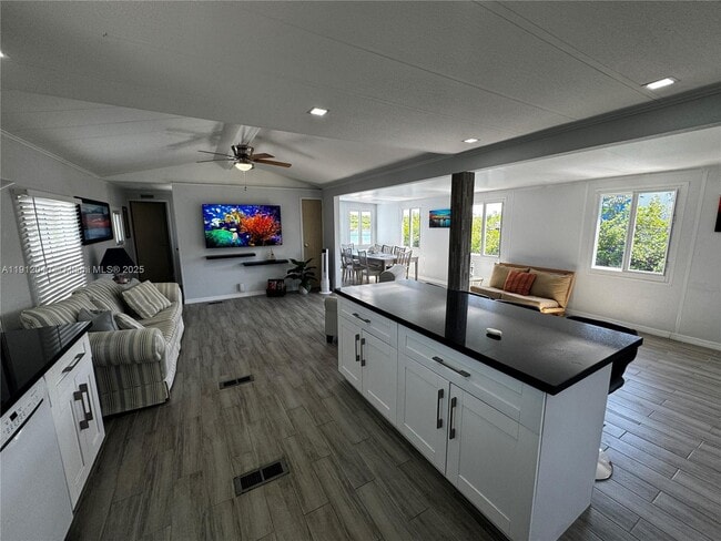 Building Photo - 228 Orchid St