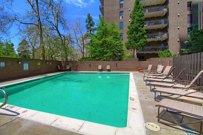 Building Photo - Gorgeous highrise apartment in Washington ...