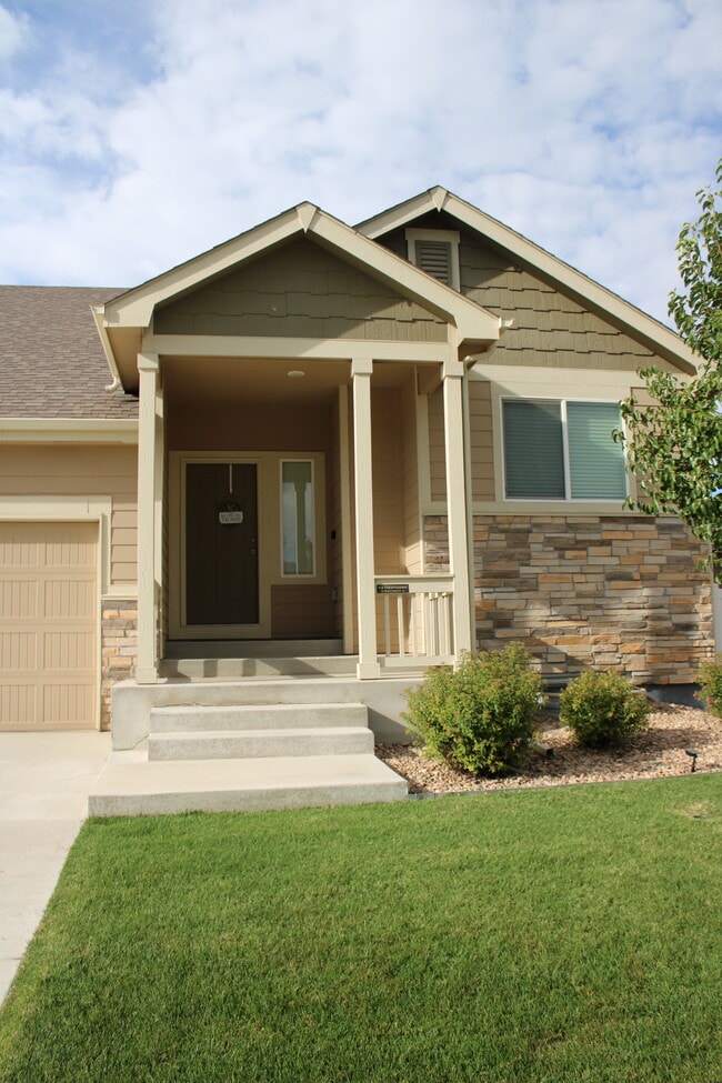 Building Photo - 262 Castle Dr