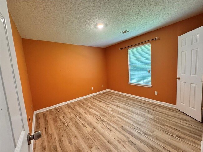 Building Photo - 1373 Alice Ave