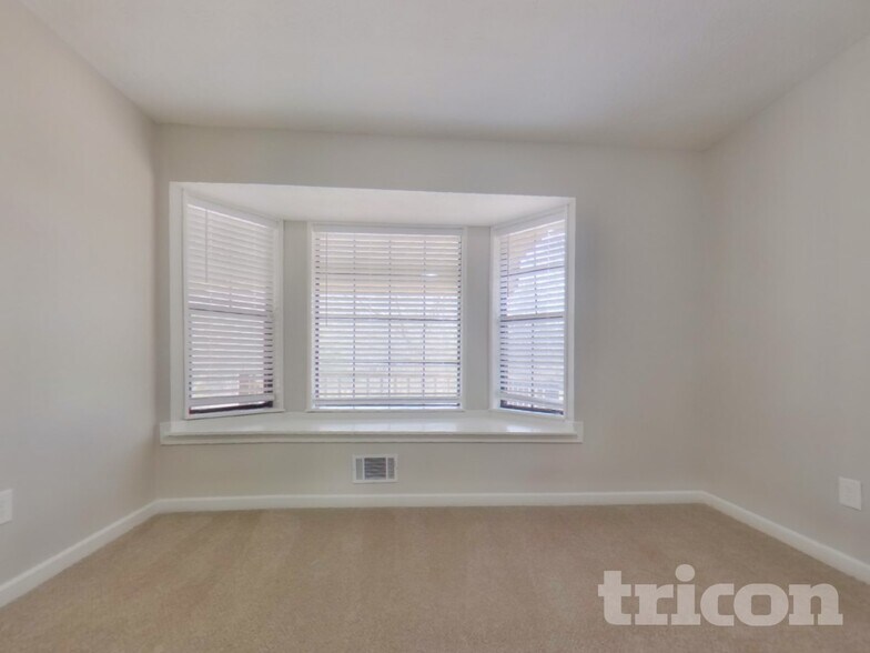 Building Photo - 5681 Lanny Dr