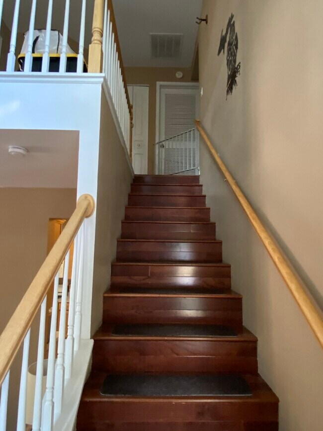 Building Photo - 3260 Bromley Ln